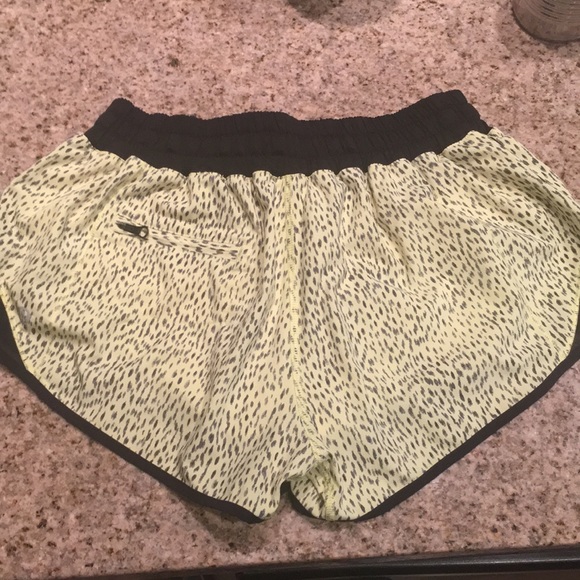 Yellow and black printed lulu bitty hot shorts - Picture 2 of 4